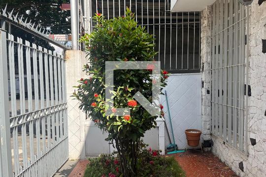 Fachada de casa à venda com 3 quartos, 170m² em Barra Funda, São Paulo