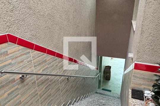 Escada de casa à venda com 4 quartos, 214m² em Vila Curuçá, Santo André