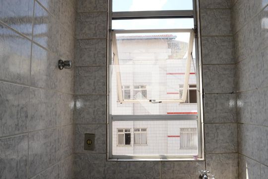 area de serviço de apartamento à venda com 2 quartos, 60m² em Sagrada Família, Belo Horizonte