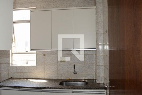 Cozinha de apartamento à venda com 2 quartos, 60m² em Sagrada Família, Belo Horizonte