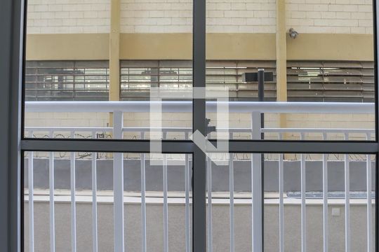 Vista da Sala de apartamento para alugar com 1 quarto, 27m² em Parque Industrial Tomas Edson, São Paulo
