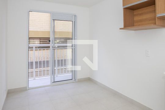 Sala de apartamento para alugar com 1 quarto, 27m² em Parque Industrial Tomas Edson, São Paulo