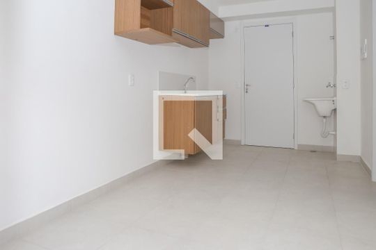 Sala de apartamento para alugar com 1 quarto, 27m² em Parque Industrial Tomas Edson, São Paulo