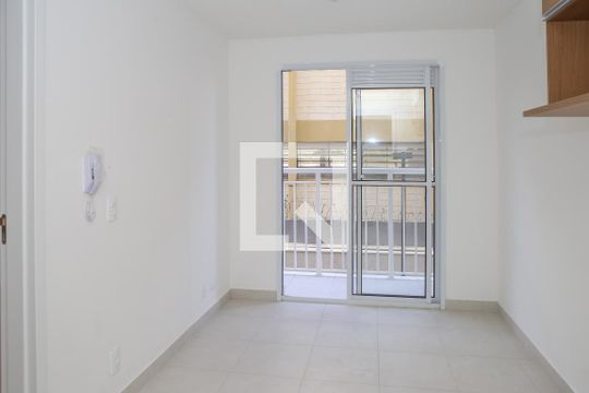 Sala de apartamento para alugar com 1 quarto, 27m² em Parque Industrial Tomas Edson, São Paulo