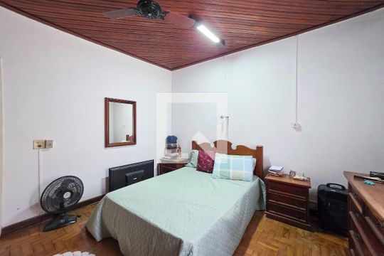 Quarto de casa para alugar com 1 quarto, 180m² em Monte Castelo, São José dos Campos