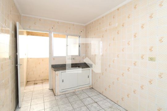 Cozinha de apartamento para alugar com 2 quartos, 70m² em Vila Sabrina, São Paulo