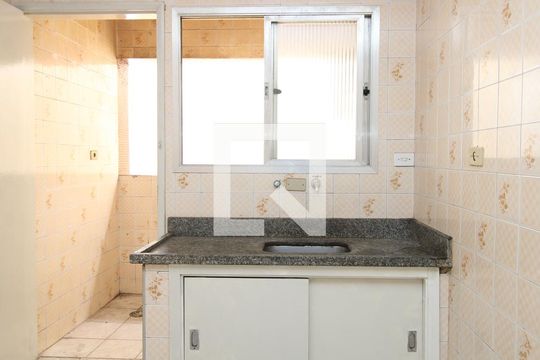 Cozinha de apartamento para alugar com 2 quartos, 70m² em Vila Sabrina, São Paulo