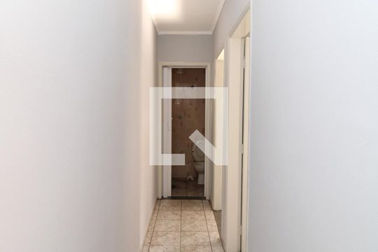 Corredor - Quartos de apartamento para alugar com 2 quartos, 70m² em Vila Sabrina, São Paulo