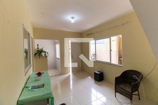 Sala de casa para alugar com 2 quartos, 200m² em Piratininga, Niterói