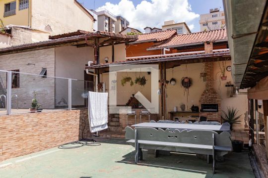 Área externa de casa à venda com 3 quartos, 190m² em Alto Caiçaras, Belo Horizonte