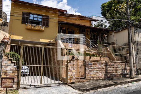 Fachada de casa à venda com 3 quartos, 190m² em Alto Caiçaras, Belo Horizonte