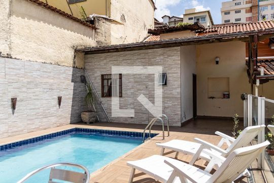 Piscina de casa à venda com 3 quartos, 190m² em Alto Caiçaras, Belo Horizonte