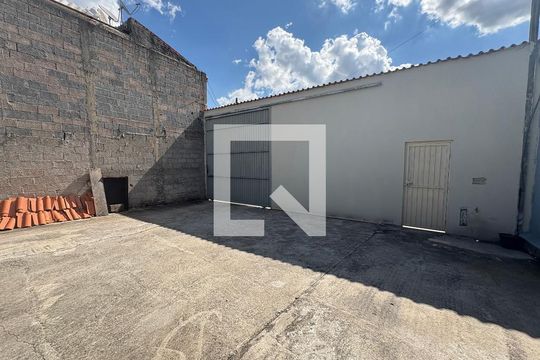 Quintal com garagem de casa à venda com 3 quartos, 250m² em Jardim America Iv, Várzea Paulista