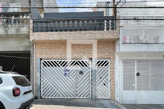 Fachada e Placa de casa para alugar com 1 quarto, 200m² em Jardim Thelma, São Bernardo do Campo