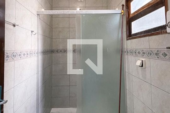 Banheiro Social de casa para alugar com 1 quarto, 200m² em Jardim Thelma, São Bernardo do Campo