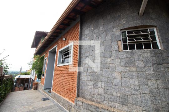 Área externa de casa à venda com 5 quartos, 450m² em Parque São Quirino, Campinas
