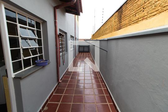 Área externa de casa à venda com 5 quartos, 450m² em Parque São Quirino, Campinas