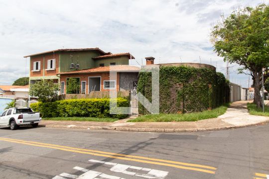 Fachada de casa à venda com 5 quartos, 450m² em Parque São Quirino, Campinas