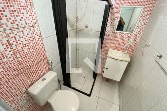 Banheiro de casa para alugar com 1 quarto, 100m² em Higienópolis, Rio de Janeiro
