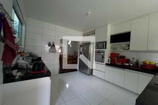 Cozinha 2 de casa à venda com 5 quartos, 528m² em Céu Azul, Belo Horizonte