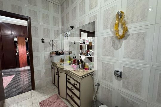 Banheiro Suíte 1 de casa à venda com 5 quartos, 528m² em Céu Azul, Belo Horizonte