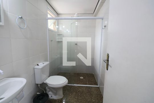 Banheiro Social de apartamento para alugar com 2 quartos, 60m² em Jardim Vitoria, Guarujá