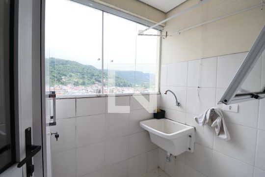 Área de Serviço de apartamento para alugar com 2 quartos, 60m² em Jardim Vitoria, Guarujá