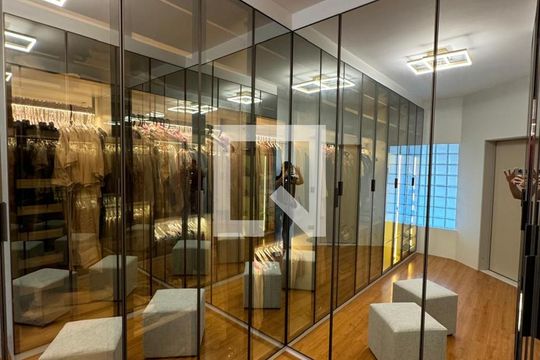 Closet de casa à venda com 4 quartos, 410m² em Jardim Maia, Guarulhos