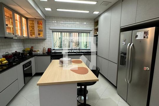 Cozinha de casa à venda com 4 quartos, 410m² em Jardim Maia, Guarulhos