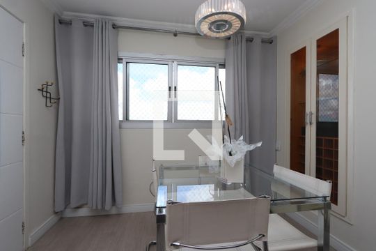 Sala de apartamento à venda com 2 quartos, 60m² em Vila Diva (zona Leste), São Paulo