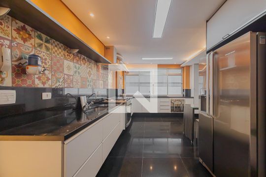 Cozinha de apartamento à venda com 4 quartos, 240m² em Cerqueira César, São Paulo