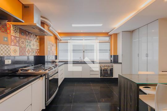 Cozinha de apartamento à venda com 4 quartos, 240m² em Cerqueira César, São Paulo