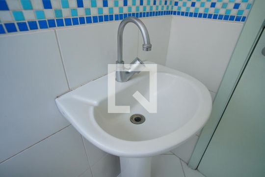 Banheiro Corredor de apartamento para alugar com 1 quarto, 77m² em Passo D’areia, Porto Alegre