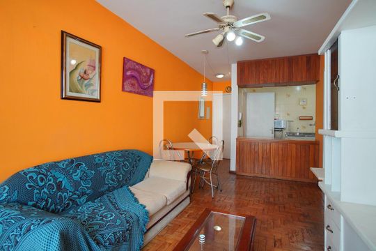 Sala de apartamento para alugar com 1 quarto, 77m² em Passo D’areia, Porto Alegre