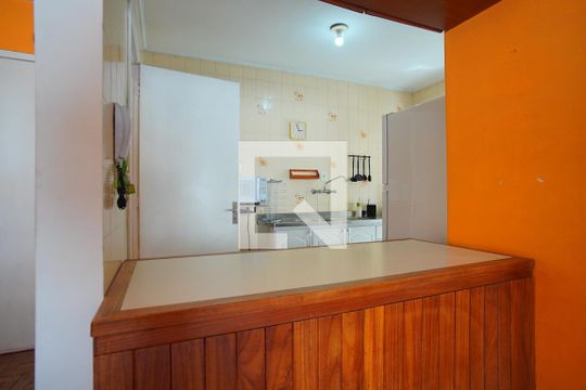 Cozinha de apartamento para alugar com 1 quarto, 77m² em Passo D’areia, Porto Alegre