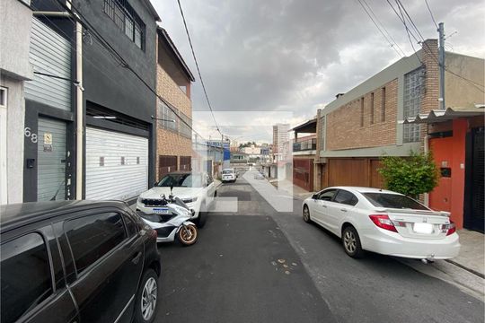 Vista da Rua de casa à venda com 2 quartos, 140m² em Vila Nivi, São Paulo