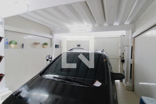 Garagem de casa à venda com 2 quartos, 140m² em Vila Nivi, São Paulo
