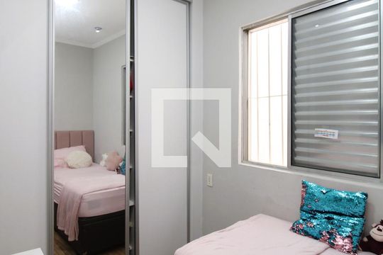Quarto 1 de casa à venda com 2 quartos, 140m² em Vila Nivi, São Paulo
