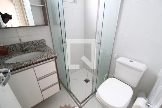 Banheiro Social de apartamento para alugar com 2 quartos, 49m² em Jaraguá, Uberlândia