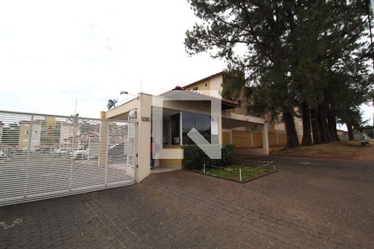 Fachada de apartamento para alugar com 2 quartos, 49m² em Jaraguá, Uberlândia