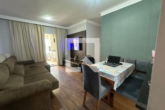 Sala de apartamento para alugar com 3 quartos, 87m² em Jardim Tupanci, Barueri