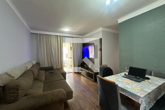 Sala de apartamento para alugar com 3 quartos, 87m² em Jardim Tupanci, Barueri