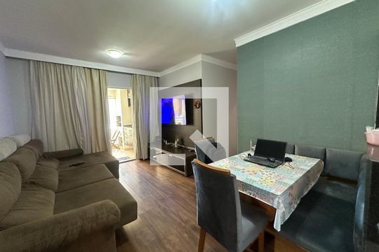 Sala de apartamento para alugar com 3 quartos, 87m² em Jardim Tupanci, Barueri