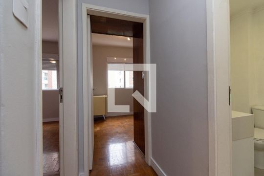 Corredor de apartamento para alugar com 2 quartos, 70m² em Aclimação, São Paulo