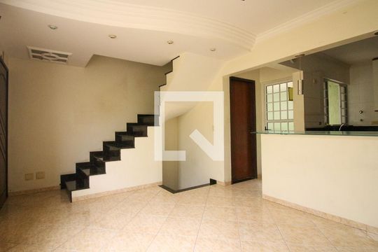 Sala de casa de condomínio à venda com 2 quartos, 72m² em Vila Santa Clara, São Paulo