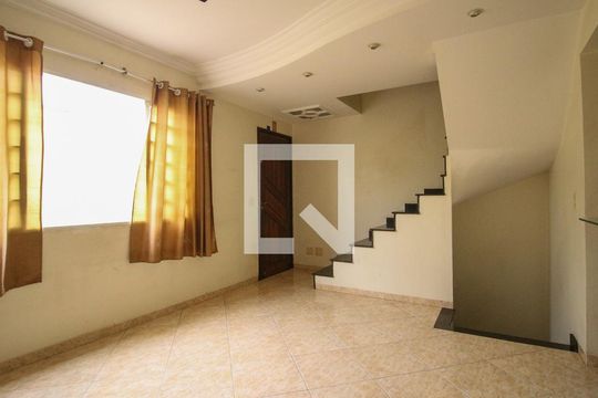 Sala de casa de condomínio à venda com 2 quartos, 72m² em Vila Santa Clara, São Paulo