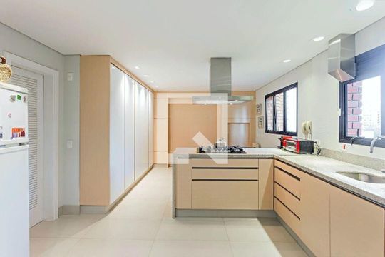 Apartamento à venda com 4 quartos, 220m² em Vila Nova Conceição, São Paulo