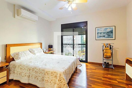 Apartamento à venda com 4 quartos, 220m² em Vila Nova Conceição, São Paulo