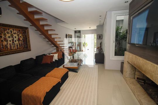 Sala de casa à venda com 3 quartos, 180m² em Hípica, Porto Alegre