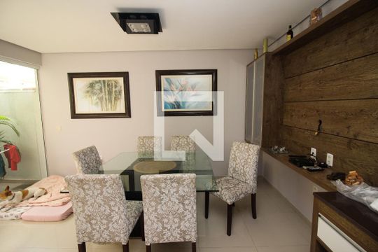Varanda de casa à venda com 3 quartos, 180m² em Hípica, Porto Alegre